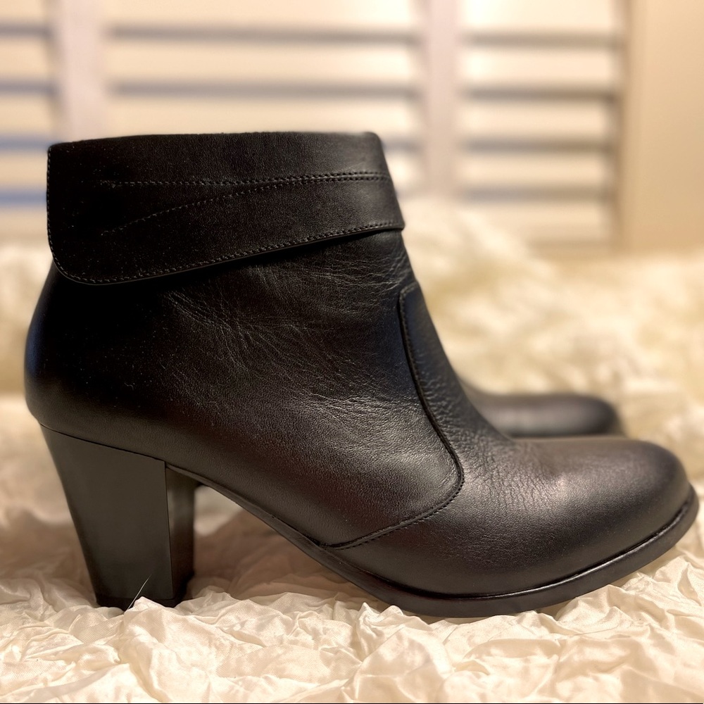 Confortisimo black leather cuffed ankle boots.  NWT size 39